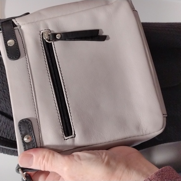 Borgo Degli Etruschi light gray and black leather mini shoulder bag. Mint cond - Picture 8 of 9